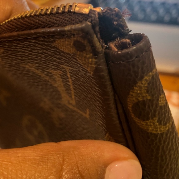 Louis Vuitton Pochette Accesoires - Picture 7 of 7